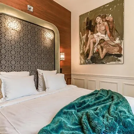 Luxurious Penthouse Close To Champs Elysees And Front Of Eiffel Tower In Heart Of 8 Apartment Paris